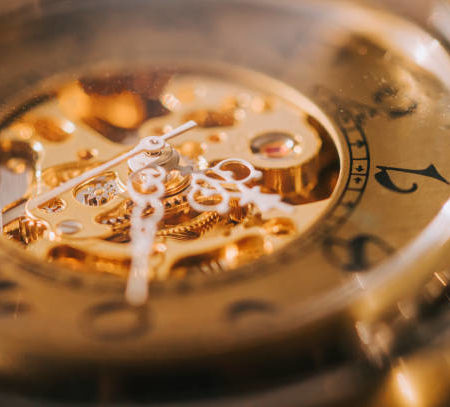 Artisan horloger Grenoble: Quand une montre est-elle considérée comme vintage ?