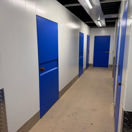 Peut-on utiliser une location box de stockage Saint-Quentin-Fallavier pour centraliser du matériel provenant de plusieurs chantiers ?