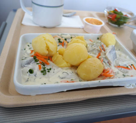 Comment s’assurer qu’un plateau repas entreprise Grenoble arrive à l’heure lorsqu’une réunion dispose d’une pause déjeuner très courte ?